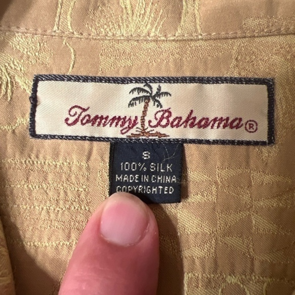Tommy Bahama Mens Button Up 100% Silk Shirt Short Sleeves Size Small!! (D) - Picture 3 of 4